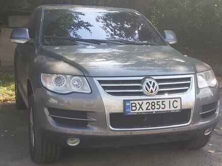 Фольксваген Туарег 2007 у Хмельницькому на Automoto.ua Сірий Фольксваген Туарег, об'ємом двигуна 2.97 л та пробігом 330 тис. км за 11300 $, фото 1 на Automoto.ua