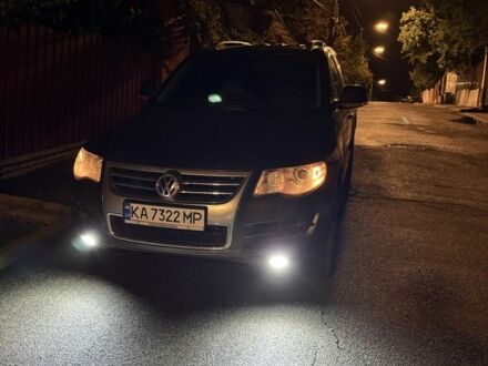 Серый Фольксваген Туарег, объемом двигателя 2.5 л и пробегом 138 тыс. км за 8800 $, фото 1 на Automoto.ua