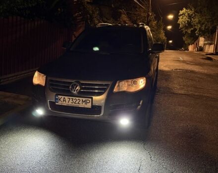 Серый Фольксваген Туарег, объемом двигателя 2.5 л и пробегом 138 тыс. км за 8800 $, фото 1 на Automoto.ua