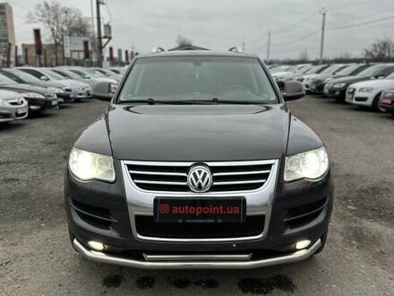Серый Фольксваген Туарег, объемом двигателя 2.97 л и пробегом 285 тыс. км за 13400 $, фото 1 на Automoto.ua