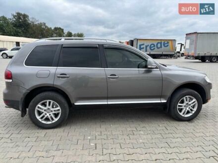 Фольксваген Туарег 2008 у Хотине на Automoto.ua Сірий Фольксваген Туарег, об'ємом двигуна 3.6 л та пробігом 236 тис. км за 10000 $, фото 1 на Automoto.ua
