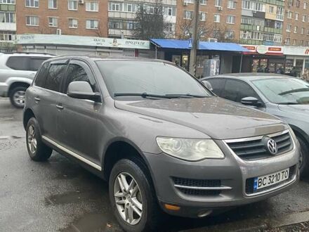 Серый Фольксваген Туарег, объемом двигателя 3.6 л и пробегом 290 тыс. км за 9700 $, фото 1 на Automoto.ua