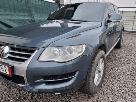 Серый Фольксваген Туарег, объемом двигателя 2.5 л и пробегом 296 тыс. км за 6200 $, фото 1 на Automoto.ua