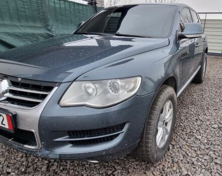 Серый Фольксваген Туарег, объемом двигателя 2.5 л и пробегом 296 тыс. км за 6200 $, фото 1 на Automoto.ua