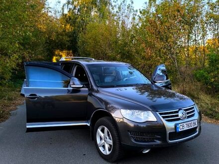 Фольксваген Туарег 2008 в Чернигове на Automoto.ua Серый Фольксваген Туарег, объемом двигателя 3 л и пробегом 327 тыс. км за 10900 $, фото 1 на Automoto.ua