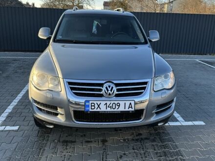 Серый Фольксваген Туарег, объемом двигателя 3 л и пробегом 224 тыс. км за 12200 $, фото 1 на Automoto.ua