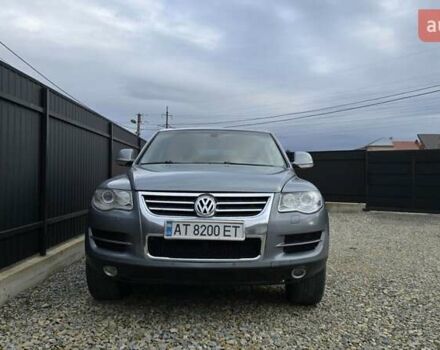 Серый Фольксваген Туарег, объемом двигателя 3 л и пробегом 322 тыс. км за 14500 $, фото 1 на Automoto.ua