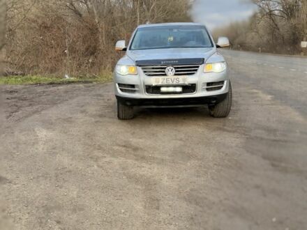 Серый Фольксваген Туарег, объемом двигателя 3 л и пробегом 335 тыс. км за 6500 $, фото 1 на Automoto.ua