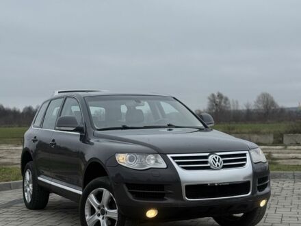 Серый Фольксваген Туарег, объемом двигателя 2.5 л и пробегом 380 тыс. км за 5492 $, фото 1 на Automoto.ua