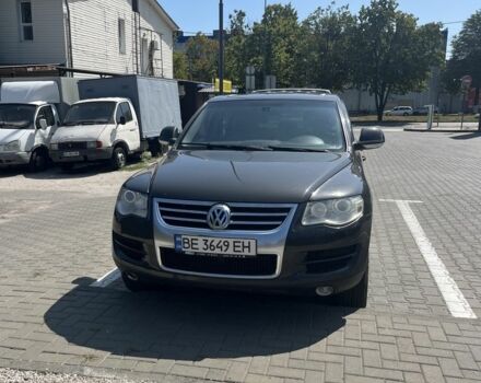 Сірий Фольксваген Туарег, об'ємом двигуна 3 л та пробігом 305 тис. км за 12500 $, фото 1 на Automoto.ua