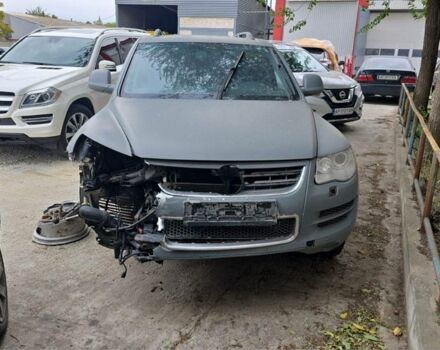 Серый Фольксваген Туарег, объемом двигателя 3 л и пробегом 200 тыс. км за 4000 $, фото 1 на Automoto.ua