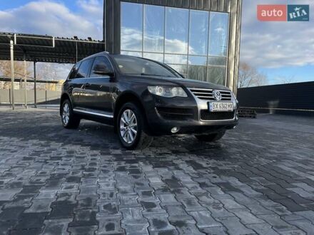 Фольксваген Туарег 2008 у Каменце-Подольском на Automoto.ua Сірий Фольксваген Туарег, об'ємом двигуна 3 л та пробігом 267 тис. км за 13500 $, фото 1 на Automoto.ua