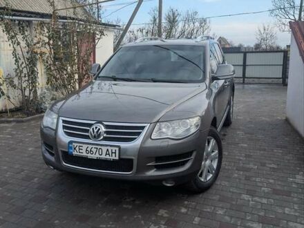 Серый Фольксваген Туарег, объемом двигателя 3 л и пробегом 264 тыс. км за 11700 $, фото 1 на Automoto.ua