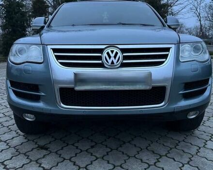 Серый Фольксваген Туарег, объемом двигателя 2.97 л и пробегом 351 тыс. км за 9000 $, фото 1 на Automoto.ua
