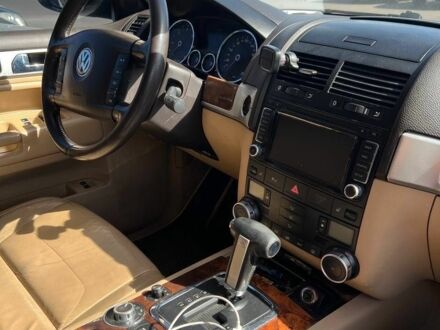 Фольксваген Туарег 2008 в Белой Церкве на Automoto.ua Серый Фольксваген Туарег, объемом двигателя 3 л и пробегом 280 тыс. км за 7800 $, фото 1 на Automoto.ua