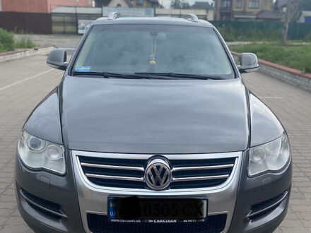 Сірий Фольксваген Туарег, об'ємом двигуна 3 л та пробігом 350 тис. км за 11999 $, фото 1 на Automoto.ua