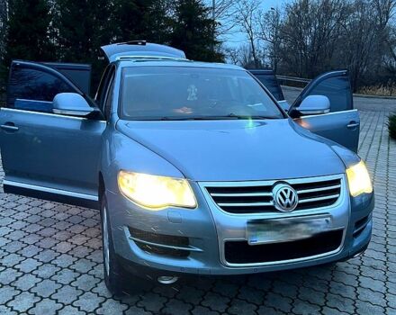 Сірий Фольксваген Туарег, об'ємом двигуна 3 л та пробігом 351 тис. км за 8800 $, фото 1 на Automoto.ua