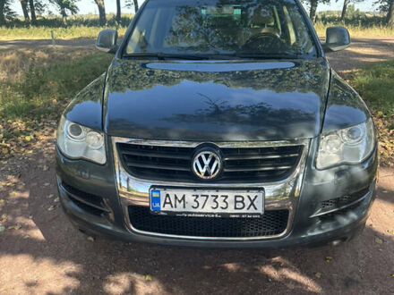 Серый Фольксваген Туарег, объемом двигателя 2.97 л и пробегом 315 тыс. км за 11700 $, фото 1 на Automoto.ua