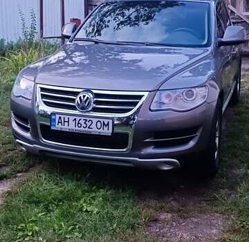 Сірий Фольксваген Туарег, об'ємом двигуна 3 л та пробігом 93 тис. км за 15000 $, фото 1 на Automoto.ua