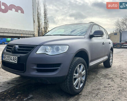 Серый Фольксваген Туарег, объемом двигателя 3 л и пробегом 296 тыс. км за 13550 $, фото 1 на Automoto.ua