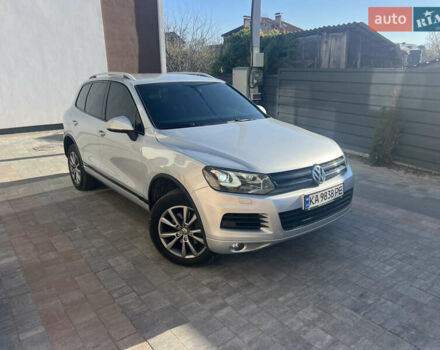 Серый Фольксваген Туарег, объемом двигателя 2.97 л и пробегом 299 тыс. км за 15500 $, фото 1 на Automoto.ua