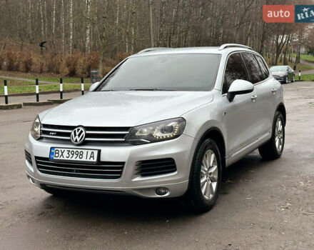 Сірий Фольксваген Туарег, об'ємом двигуна 2.97 л та пробігом 318 тис. км за 17600 $, фото 1 на Automoto.ua