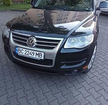 Серый Фольксваген Туарег, объемом двигателя 2.97 л и пробегом 301 тыс. км за 13500 $, фото 1 на Automoto.ua