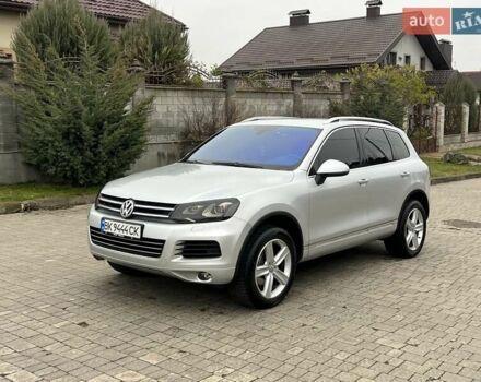 Серый Фольксваген Туарег, объемом двигателя 3 л и пробегом 298 тыс. км за 15500 $, фото 1 на Automoto.ua