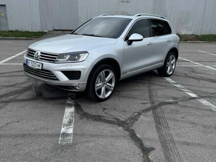 Серый Фольксваген Туарег, объемом двигателя 2.97 л и пробегом 318 тыс. км за 19400 $, фото 1 на Automoto.ua