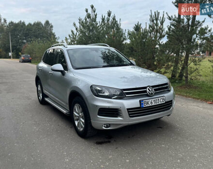 Серый Фольксваген Туарег, объемом двигателя 2.97 л и пробегом 360 тыс. км за 15300 $, фото 1 на Automoto.ua