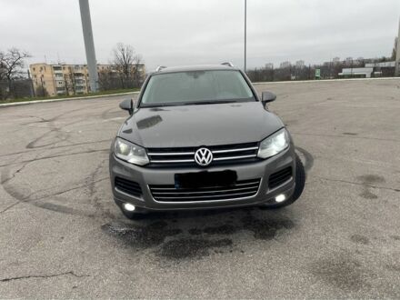 Серый Фольксваген Туарег, объемом двигателя 3.6 л и пробегом 249 тыс. км за 12700 $, фото 1 на Automoto.ua