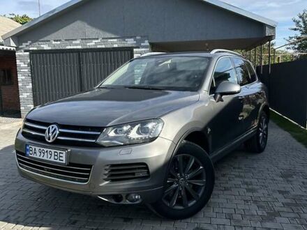 Серый Фольксваген Туарег, объемом двигателя 4.13 л и пробегом 429 тыс. км за 18000 $, фото 1 на Automoto.ua