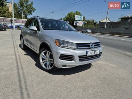 Серый Фольксваген Туарег, объемом двигателя 3 л и пробегом 215 тыс. км за 19300 $, фото 1 на Automoto.ua