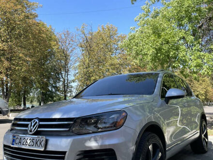 Серый Фольксваген Туарег, объемом двигателя 2.97 л и пробегом 260 тыс. км за 19000 $, фото 1 на Automoto.ua