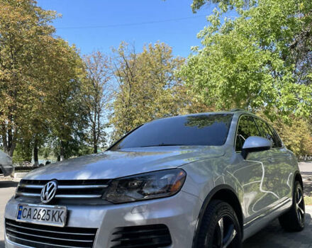 Серый Фольксваген Туарег, объемом двигателя 2.97 л и пробегом 260 тыс. км за 19000 $, фото 1 на Automoto.ua