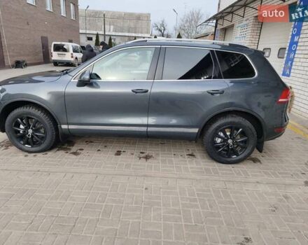 Сірий Фольксваген Туарег, об'ємом двигуна 2.97 л та пробігом 298 тис. км за 17000 $, фото 1 на Automoto.ua