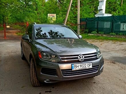 Серый Фольксваген Туарег, объемом двигателя 3.6 л и пробегом 179 тыс. км за 21600 $, фото 1 на Automoto.ua