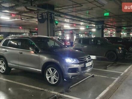 Сірий Фольксваген Туарег, об'ємом двигуна 2.97 л та пробігом 202 тис. км за 21500 $, фото 1 на Automoto.ua