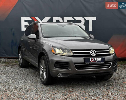 Сірий Фольксваген Туарег, об'ємом двигуна 2.97 л та пробігом 250 тис. км за 21500 $, фото 1 на Automoto.ua