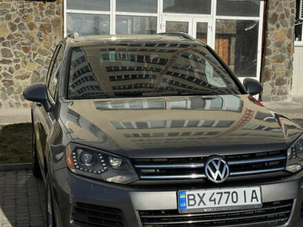 Фольксваген Туарег 2012 у Каменце-Подольском на Automoto.ua Сірий Фольксваген Туарег, об'ємом двигуна 2.97 л та пробігом 372 тис. км за 18000 $, фото 1 на Automoto.ua