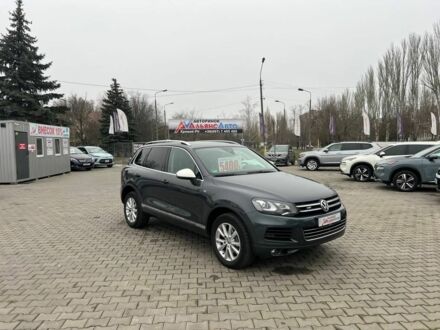 Серый Фольксваген Туарег, объемом двигателя 3 л и пробегом 223 тыс. км за 19500 $, фото 1 на Automoto.ua