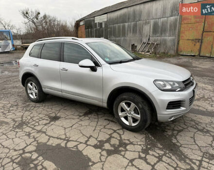 Серый Фольксваген Туарег, объемом двигателя 2.97 л и пробегом 301 тыс. км за 22000 $, фото 1 на Automoto.ua