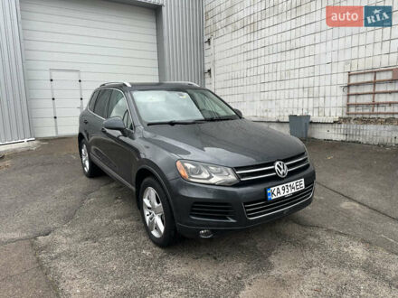 Серый Фольксваген Туарег, объемом двигателя 3 л и пробегом 222 тыс. км за 16500 $, фото 1 на Automoto.ua