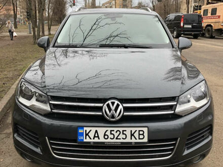 Серый Фольксваген Туарег, объемом двигателя 2.97 л и пробегом 265 тыс. км за 17000 $, фото 1 на Automoto.ua