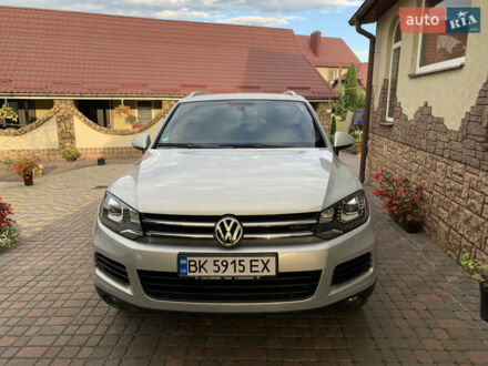 Серый Фольксваген Туарег, объемом двигателя 2.97 л и пробегом 300 тыс. км за 17200 $, фото 1 на Automoto.ua