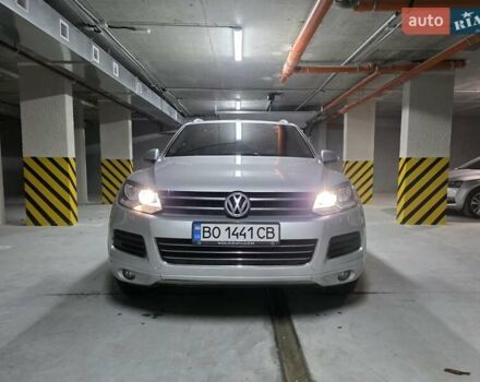 Серый Фольксваген Туарег, объемом двигателя 2.97 л и пробегом 219 тыс. км за 18499 $, фото 1 на Automoto.ua