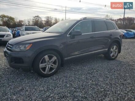 Серый Фольксваген Туарег, объемом двигателя 3 л и пробегом 251 тыс. км за 2400 $, фото 1 на Automoto.ua