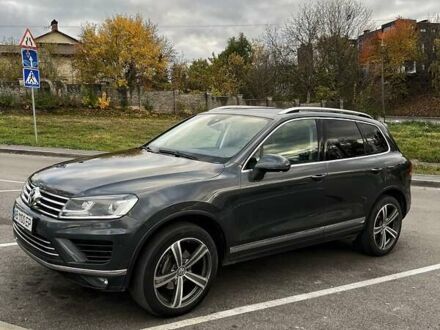 Серый Фольксваген Туарег, объемом двигателя 2.97 л и пробегом 200 тыс. км за 28500 $, фото 1 на Automoto.ua