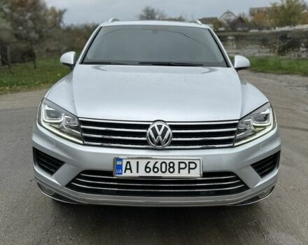 Серый Фольксваген Туарег, объемом двигателя 3 л и пробегом 225 тыс. км за 20750 $, фото 1 на Automoto.ua