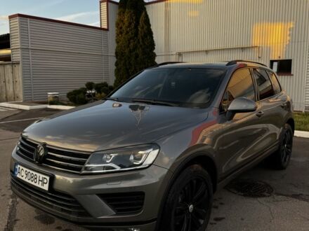 Серый Фольксваген Туарег, объемом двигателя 3 л и пробегом 200 тыс. км за 23500 $, фото 1 на Automoto.ua